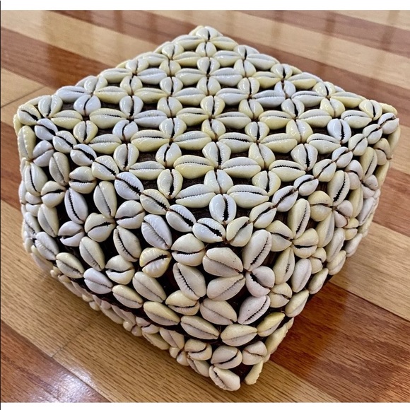 Other - VINTAGE AFRICAN 7" 17cm SQUARE BASKET LIDDED STORAGE BOX COWRIE SHELLS MAURITIUS